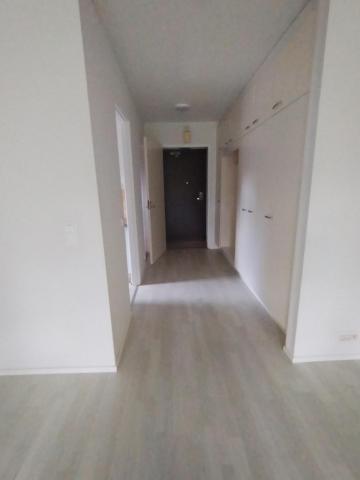 Olohuoneesta eteiseen